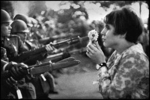 Revolución de los claveles. Fuente: Muhimu.es Revolución de los claveles. Fuente: Muhimu.es
